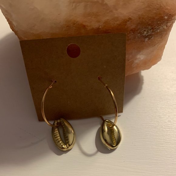 Puka Shell Gold Hoop Earrings ⚜️ - Picture 2 of 6